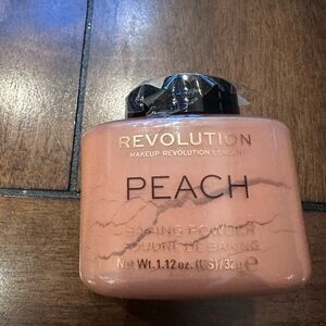 Makeup Revolution Luxury Baking
Powder-Peach